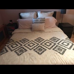 Martha Stewart Full/Queen Size Comforter